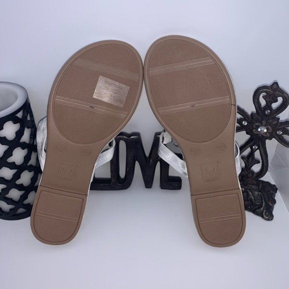NIB SILVER Ornate thong sandals 7 - Picture 3 of 4